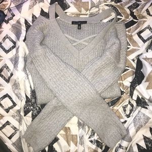Grey cutout sweater 🤩